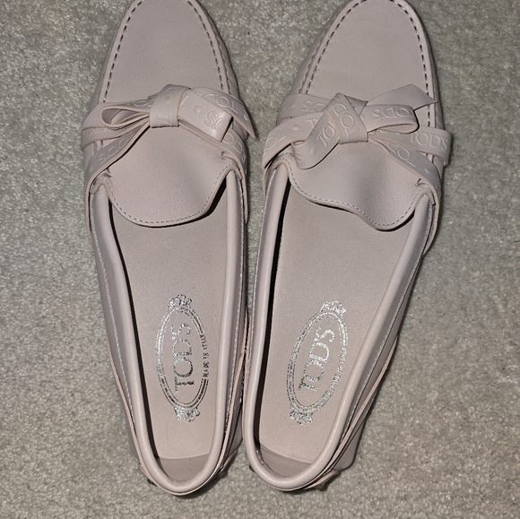 TOD'S Light Pink Loafers - Picture 1 of 5